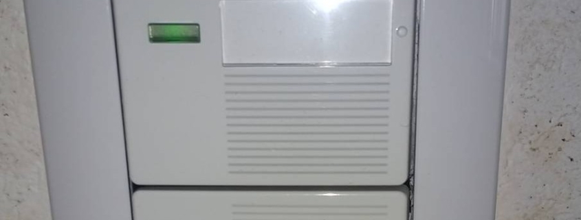 愛知県丹羽郡大口町 スイッチ取替工事後 ワイドスイッチ 表示灯付きで視認性が向上