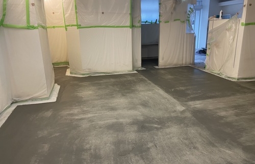 愛知県名古屋市中区鶴舞の店舗で土間コンクリート補修工事完了後の床仕上がり
